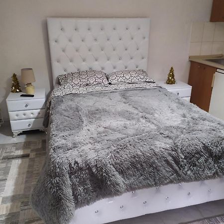 Apartamento Σετσκοσ Ζησησ Káto Loutrákion Exterior foto